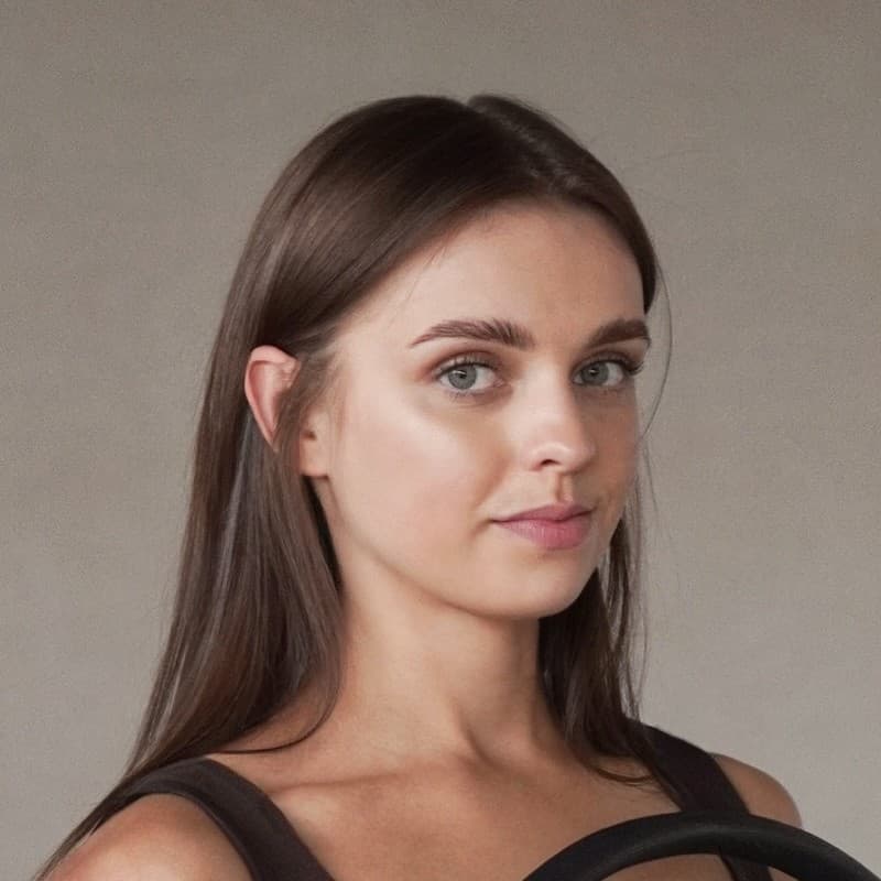 Julia Gilewska — Instruktorka Pilates w Aura Studio